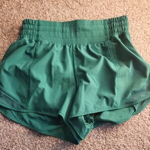 Women's Green Hotty Hot 2.5 Inch Shorts Size 4 Lululemon High Rise